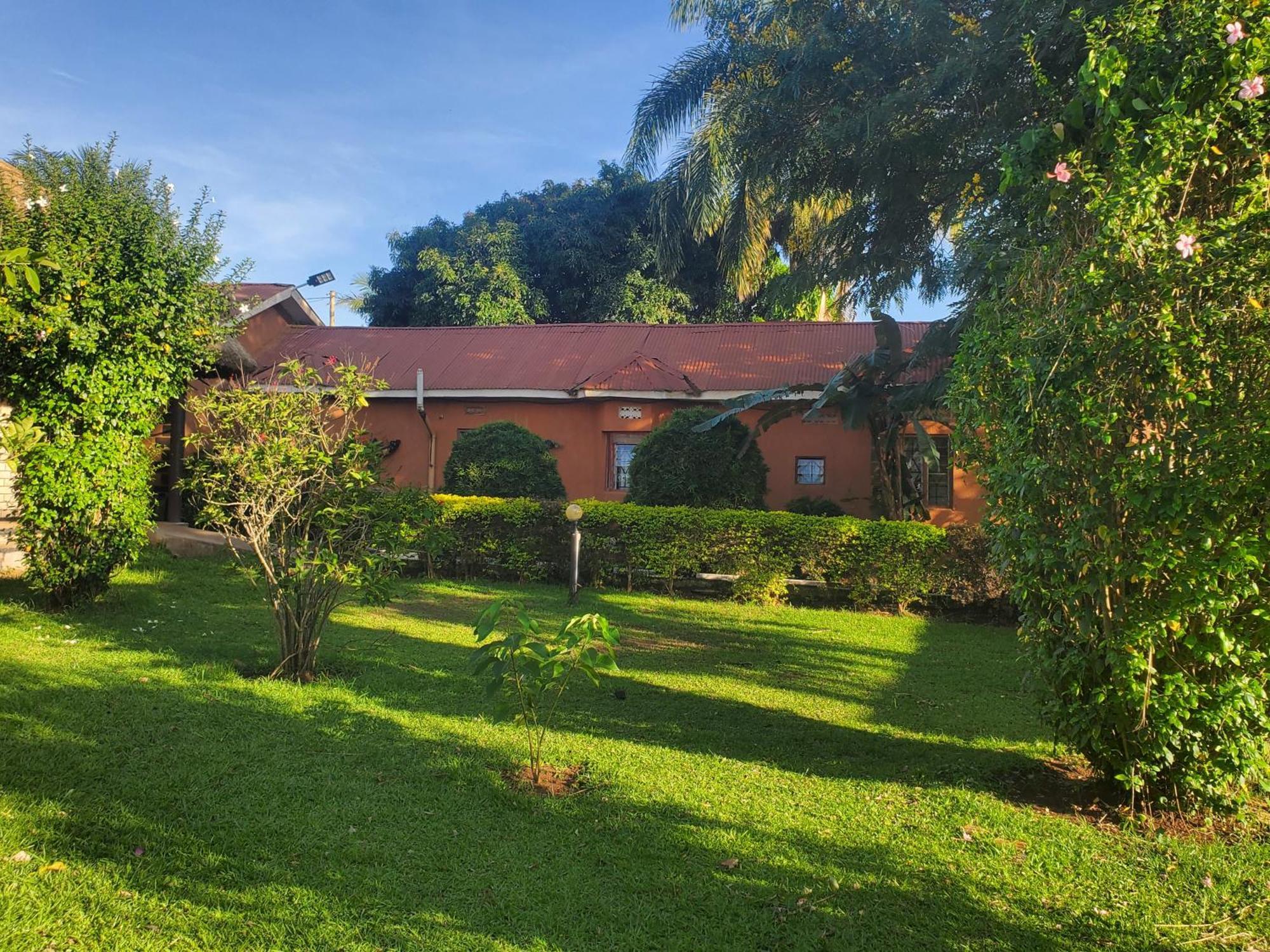 Gorilla African Guest House Entebbe Exterior photo