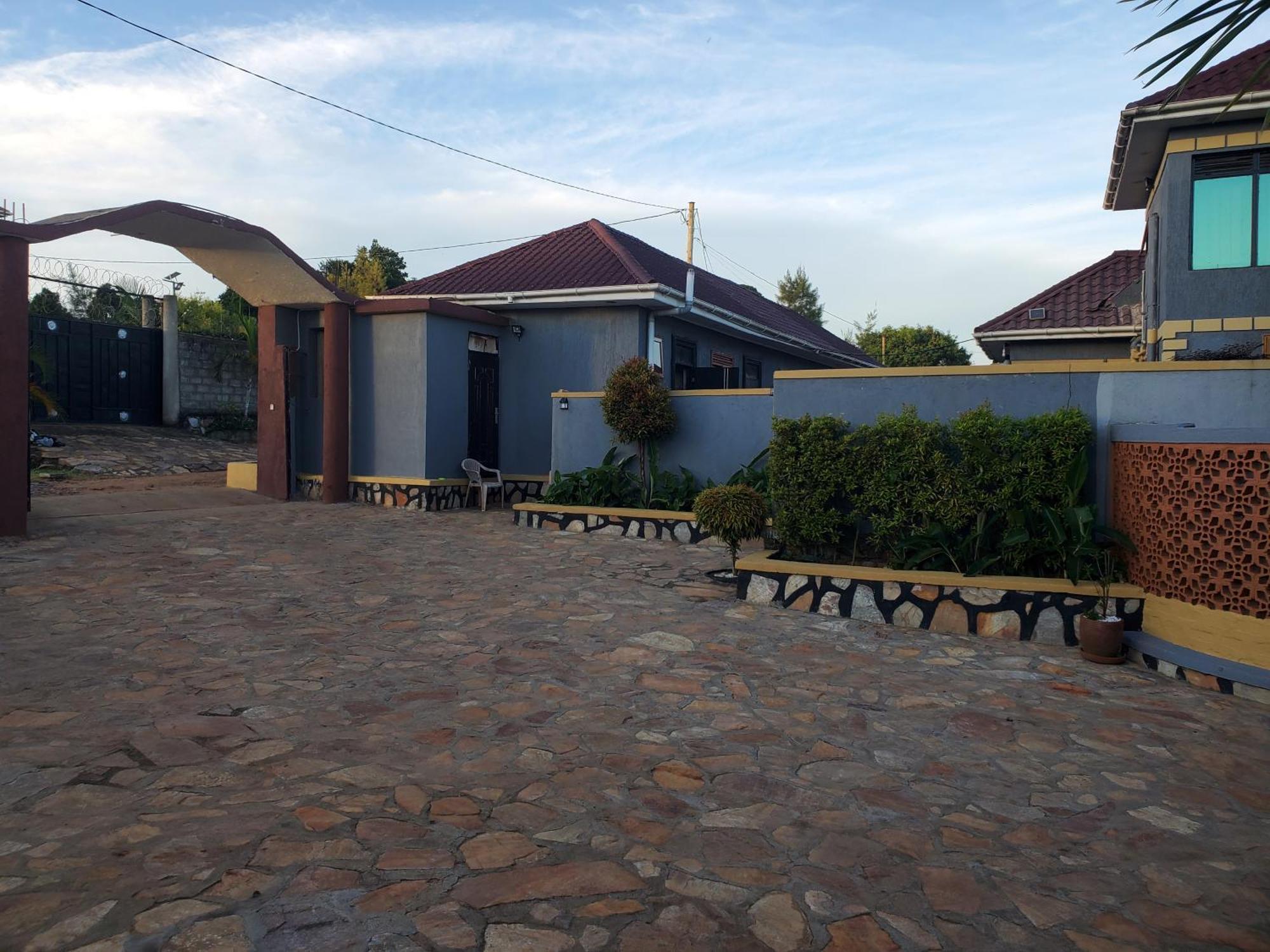 Gorilla African Guest House Entebbe Exterior photo