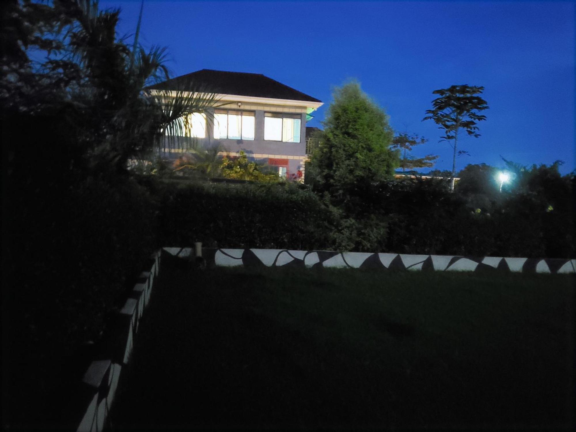 Gorilla African Guest House Entebbe Exterior photo