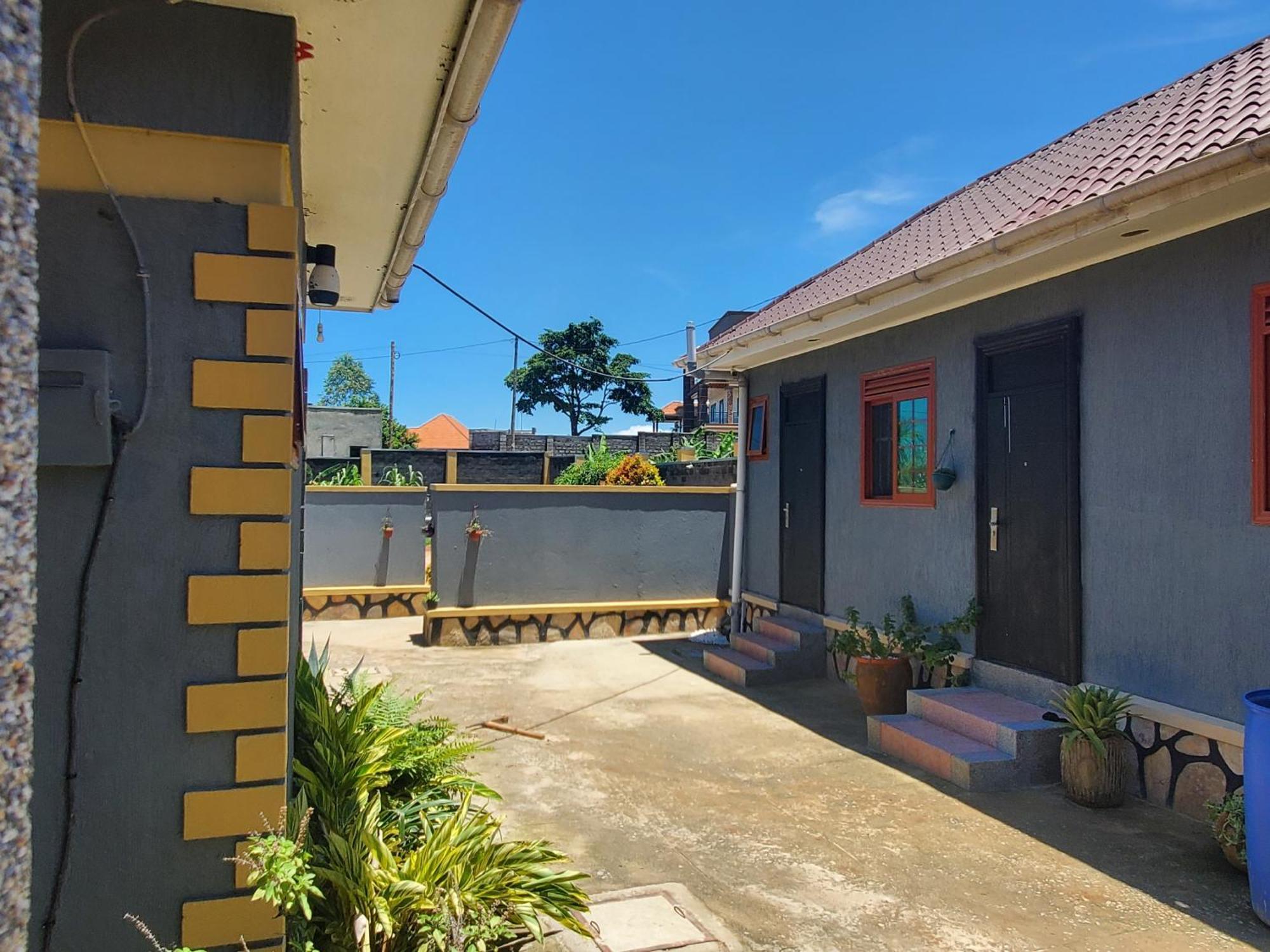 Gorilla African Guest House Entebbe Exterior photo