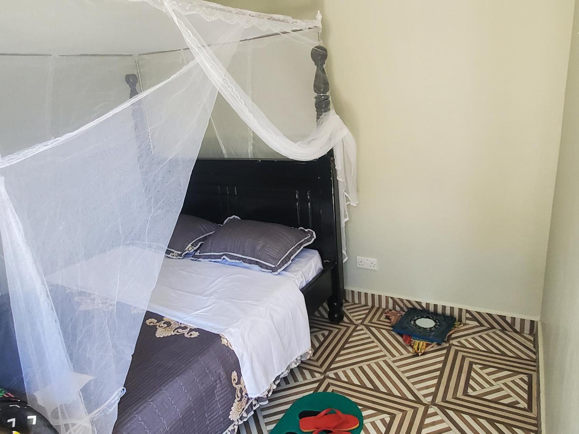 Gorilla African Guest House Entebbe Exterior photo