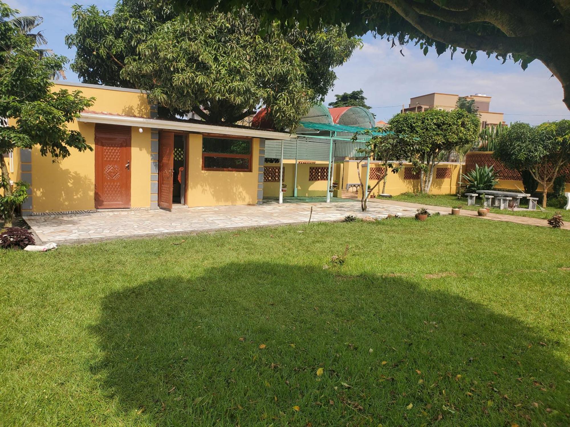 Gorilla African Guest House Entebbe Exterior photo