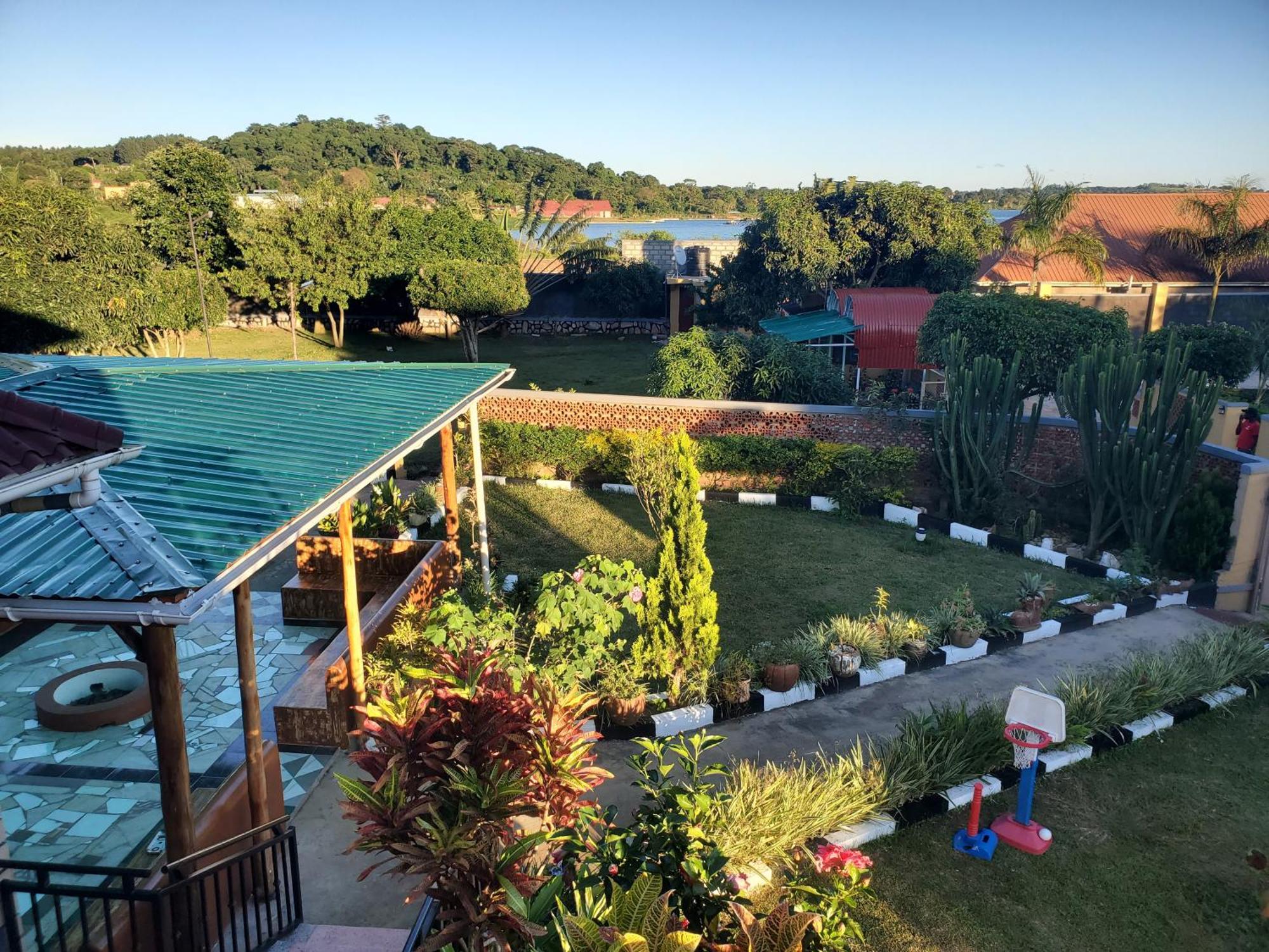Gorilla African Guest House Entebbe Exterior photo