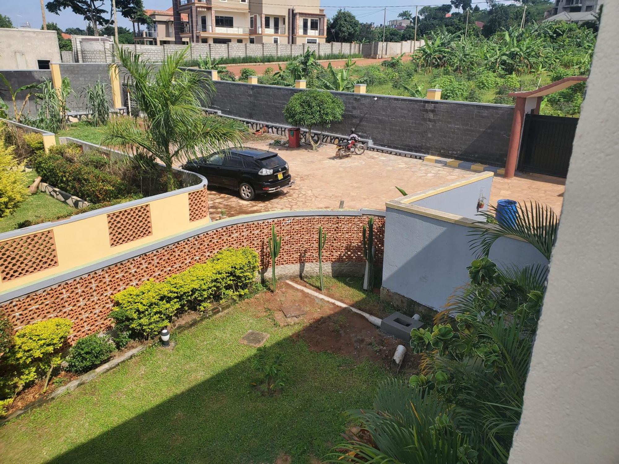 Gorilla African Guest House Entebbe Exterior photo
