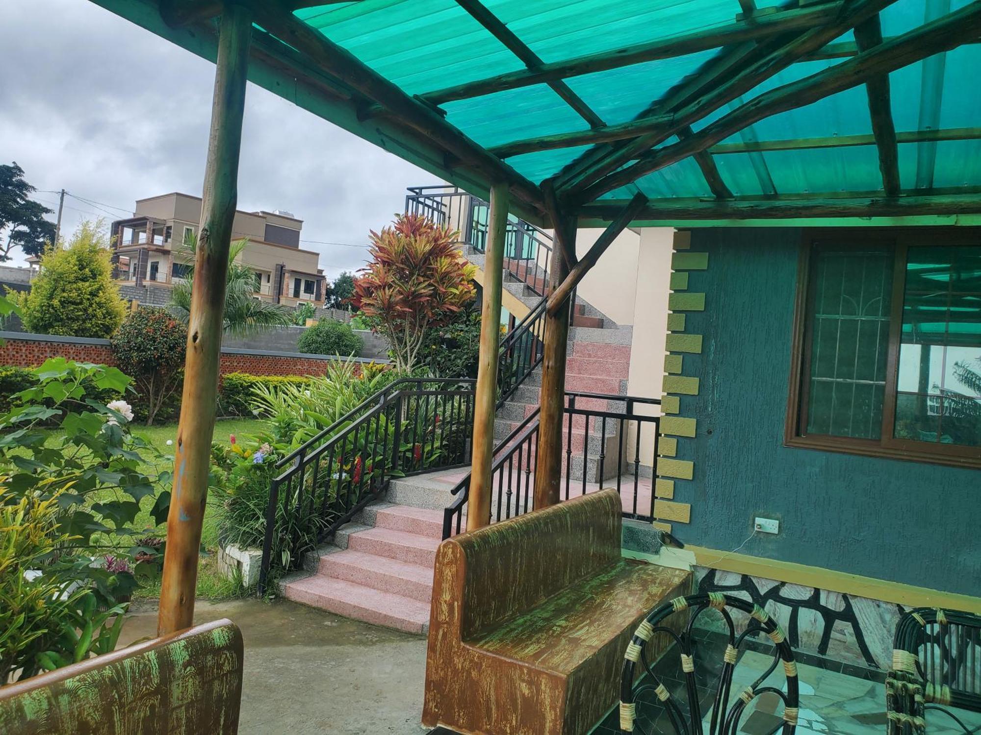 Gorilla African Guest House Entebbe Exterior photo
