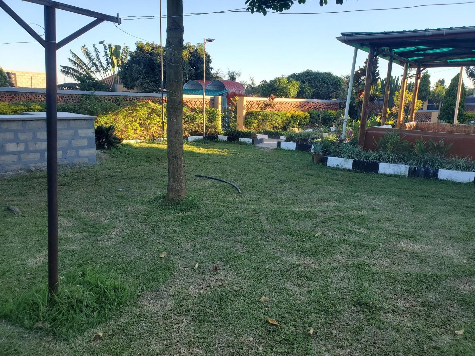 Gorilla African Guest House Entebbe Exterior photo