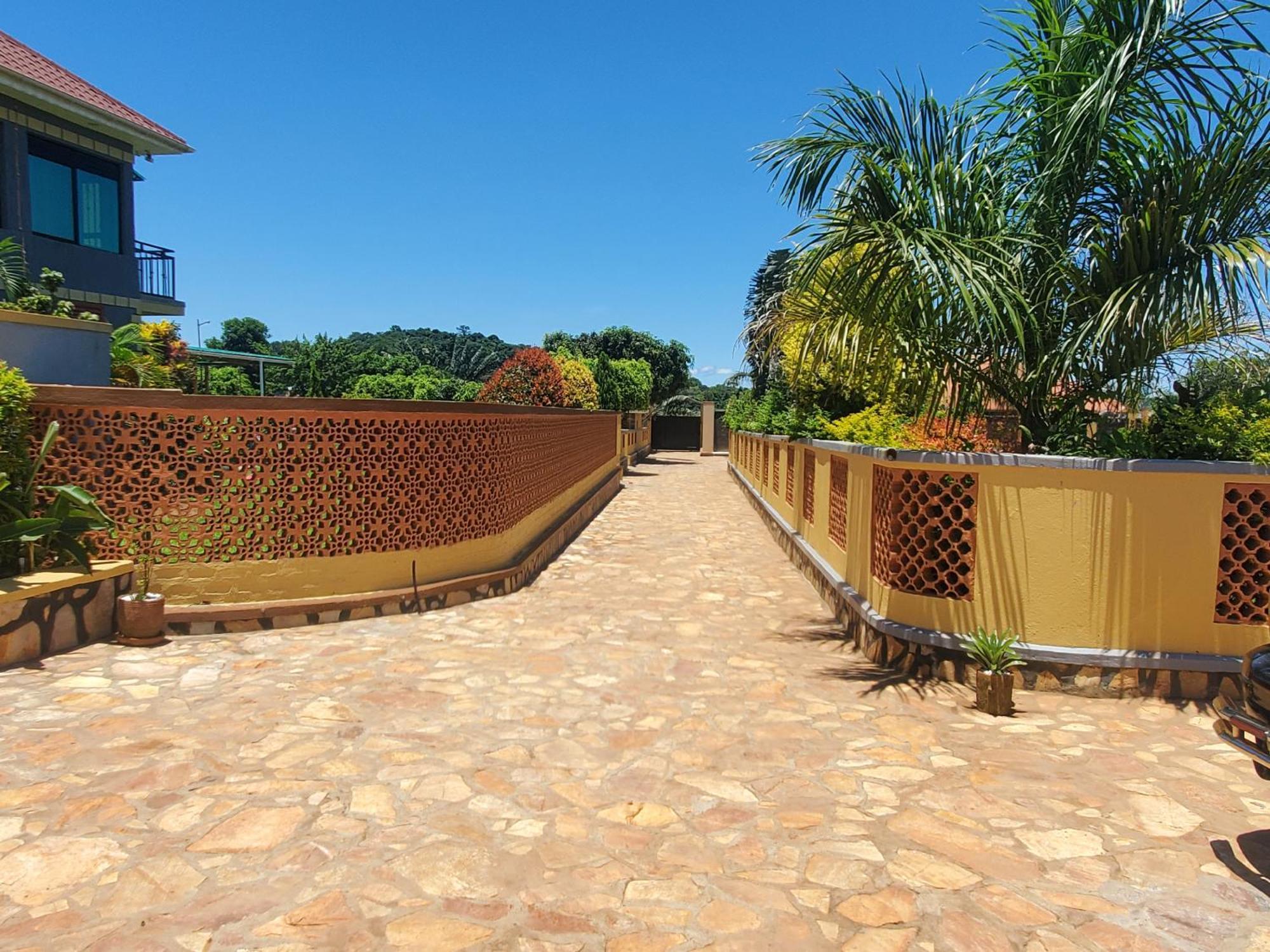 Gorilla African Guest House Entebbe Exterior photo