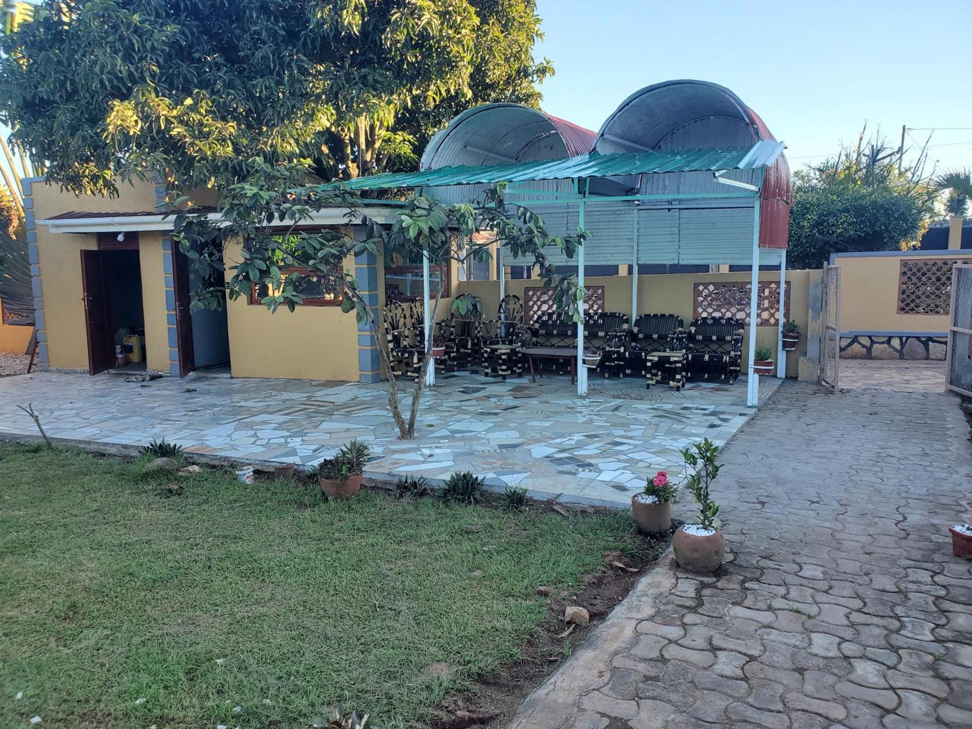 Gorilla African Guest House Entebbe Exterior photo