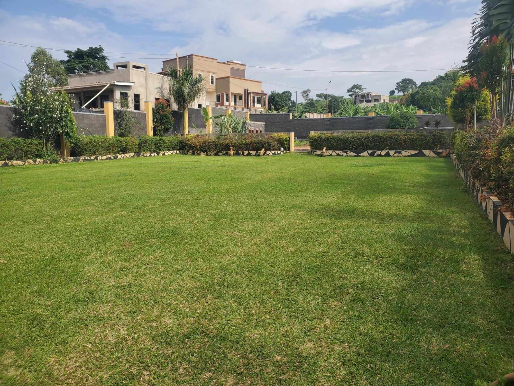 Gorilla African Guest House Entebbe Exterior photo