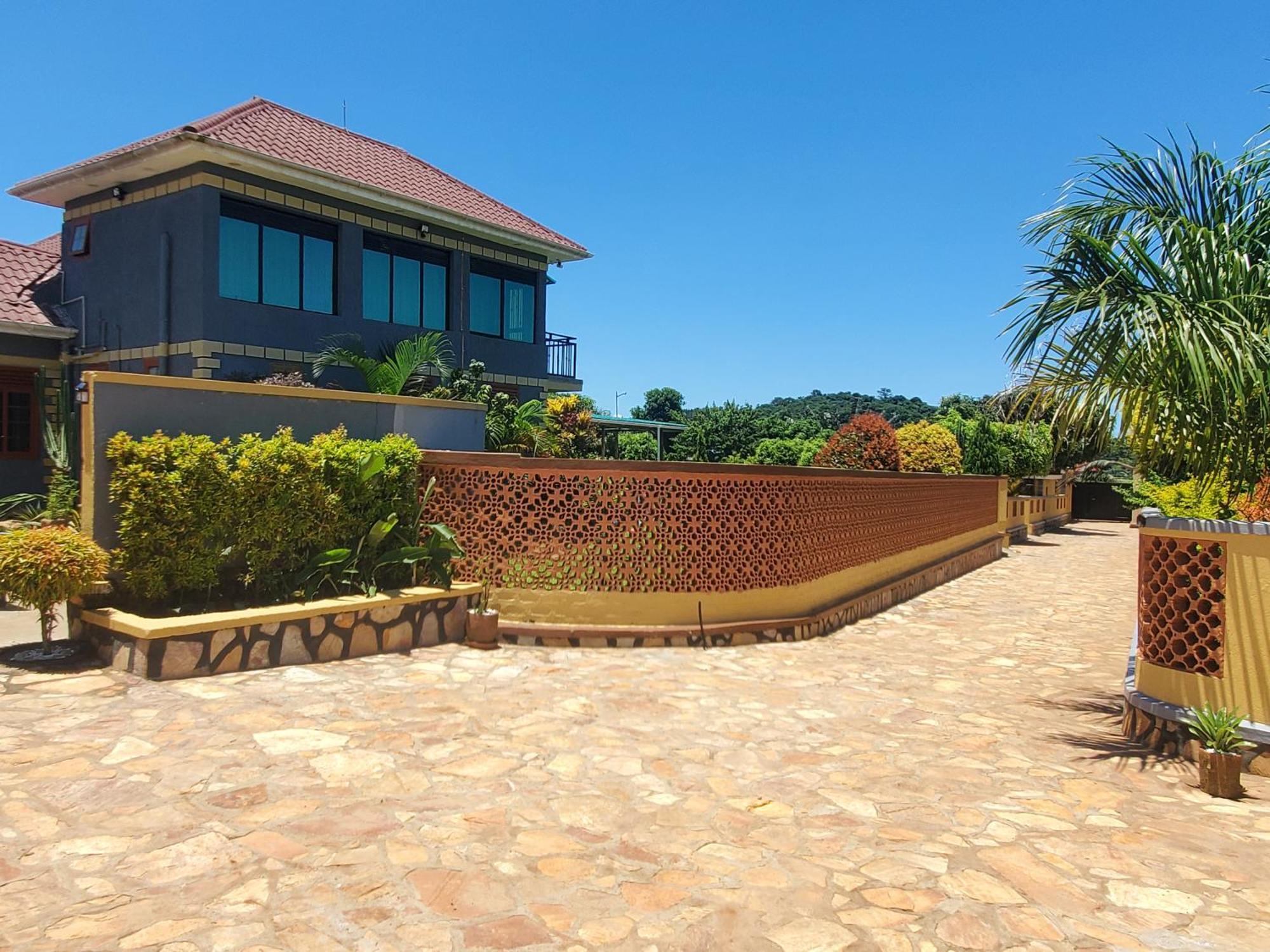 Gorilla African Guest House Entebbe Exterior photo