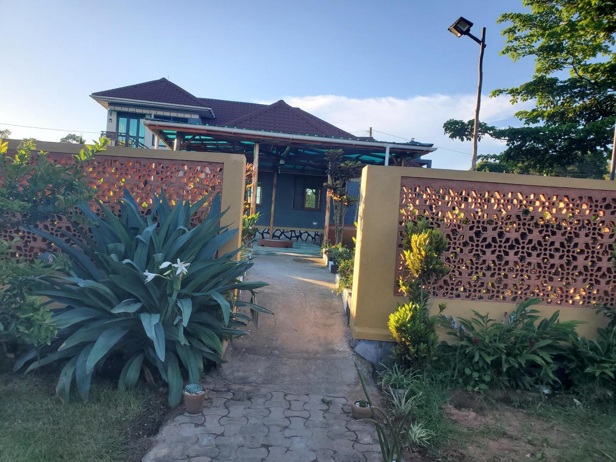 Gorilla African Guest House Entebbe Exterior photo