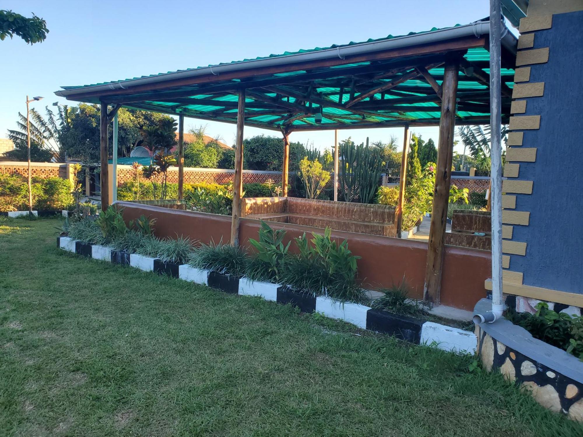 Gorilla African Guest House Entebbe Exterior photo